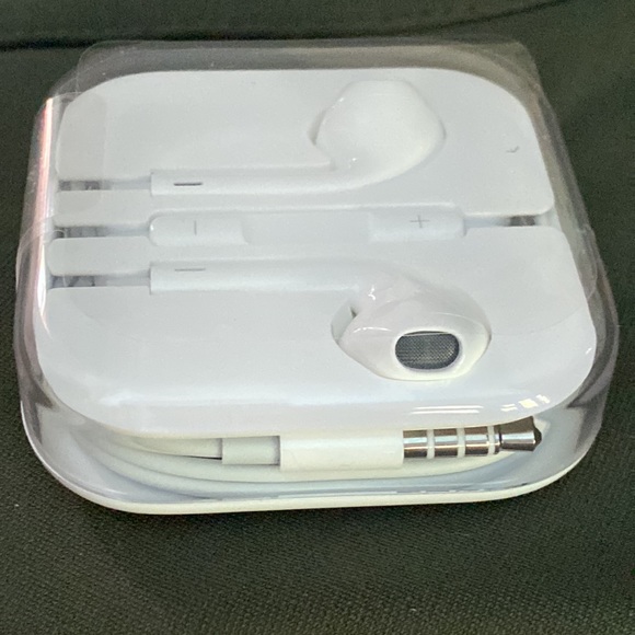 Apple Wired in Ear EarPods with Mic. - Picture 4 of 10